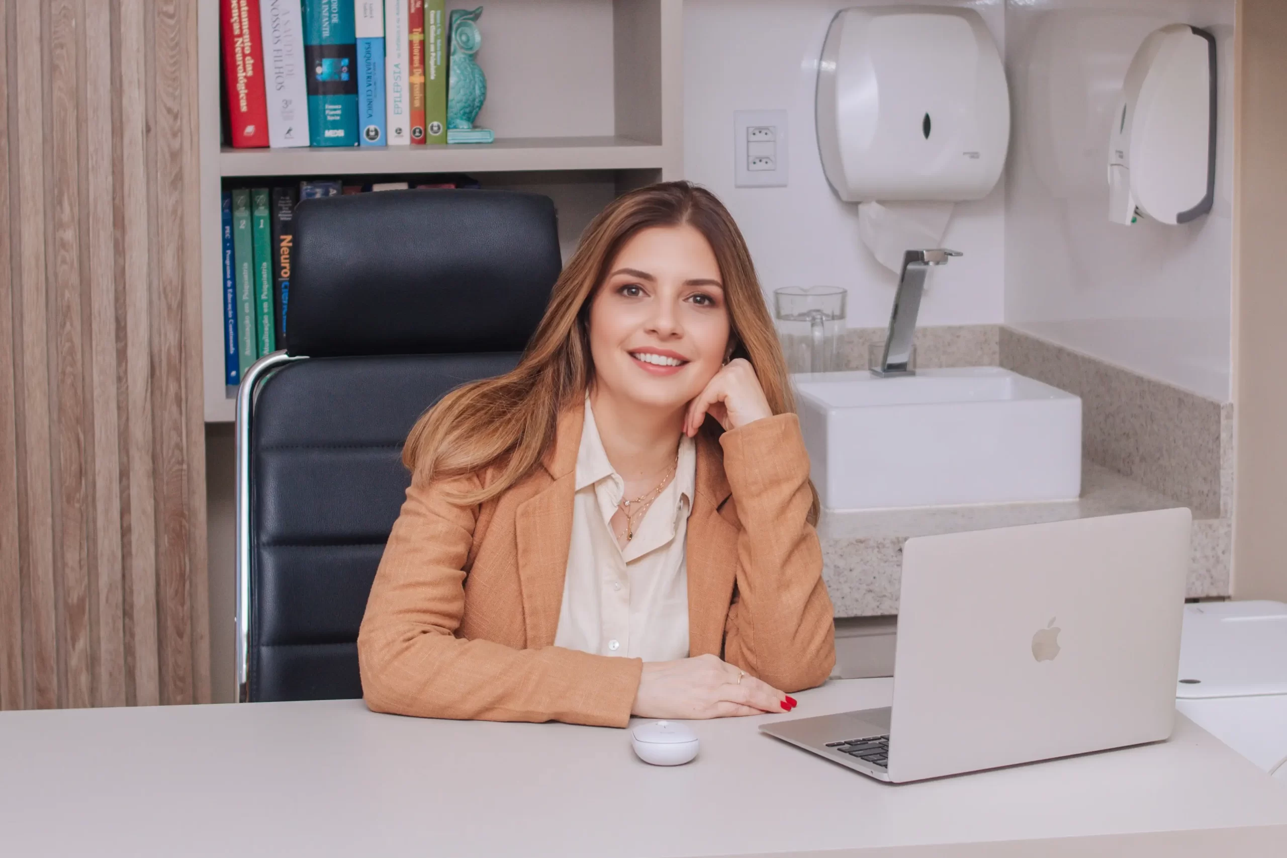 Dra. Fabiana-Ribeiro-Gonçalves-neurologista Dra. Fabiana-Gonçalves-Neurologista-Neuropediatria-Goiânia